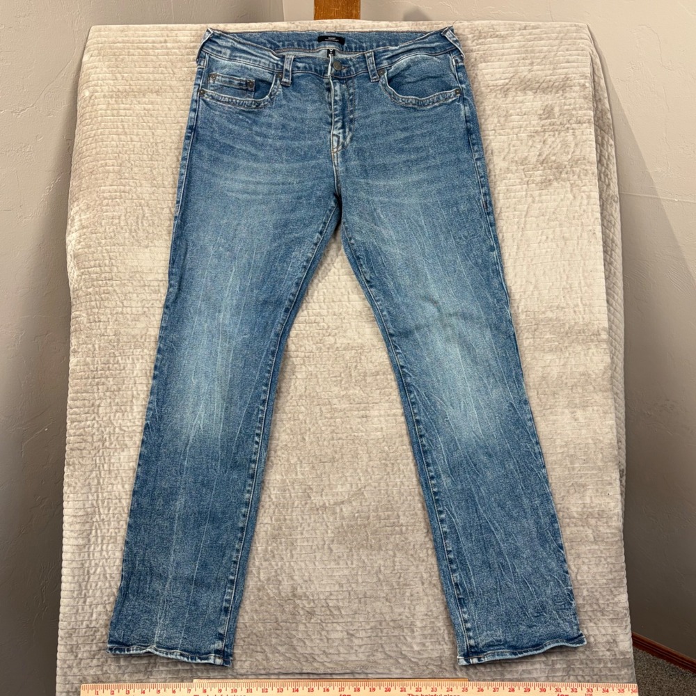 True Religion Ricky Relaxed Straight Jeans Medium Wash Blue Mens 36 105251